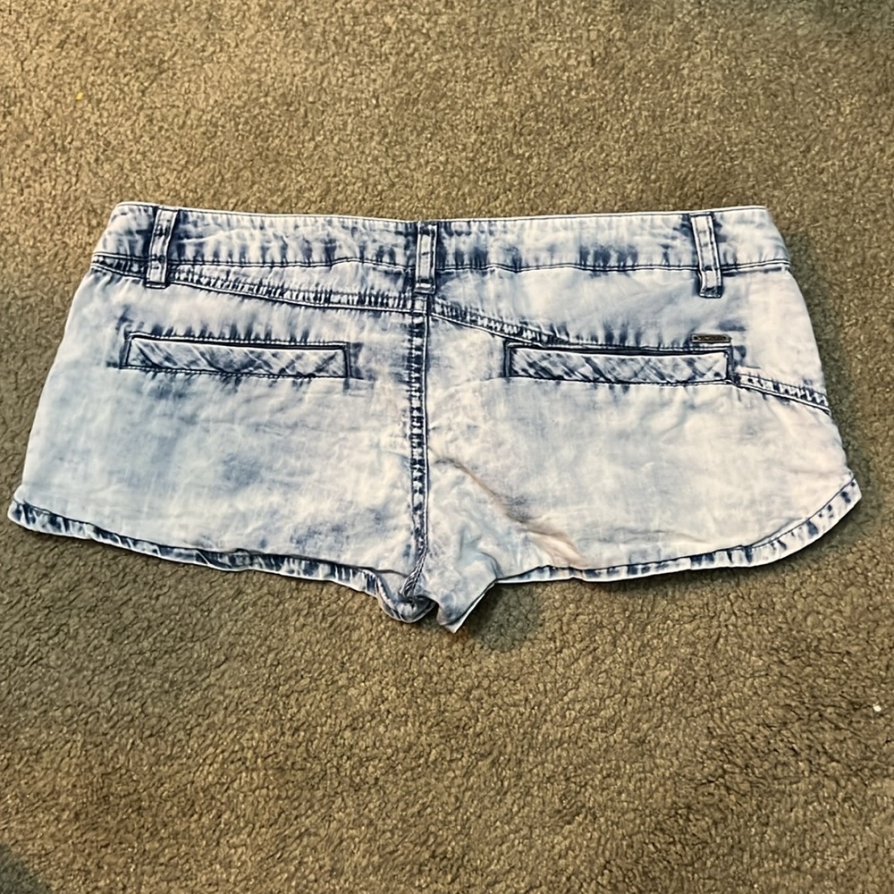 Volcom Low Rise Shorts - Picture 2 of 3